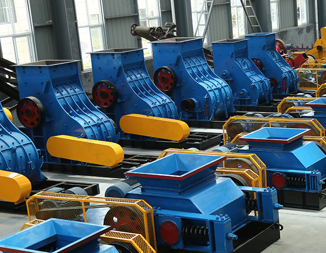 濕料煤矸石易堵機(jī)效率低？試試雙級無篩粉碎機(jī)